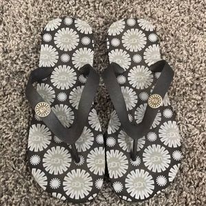 Ugg flip flops